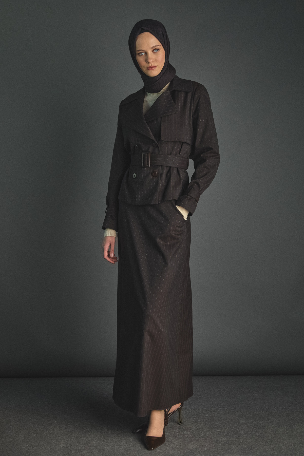 Kemerli Kruvaze Ceketli İkili Takım