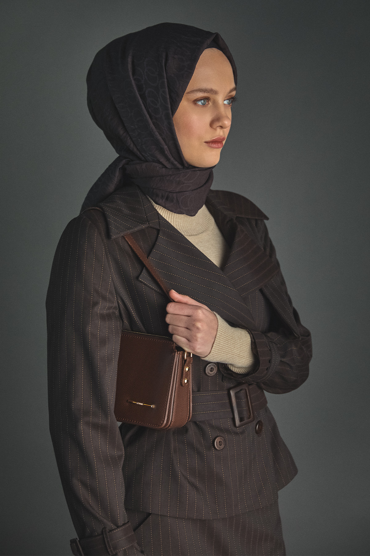 Kemerli Kruvaze Ceketli İkili Takım