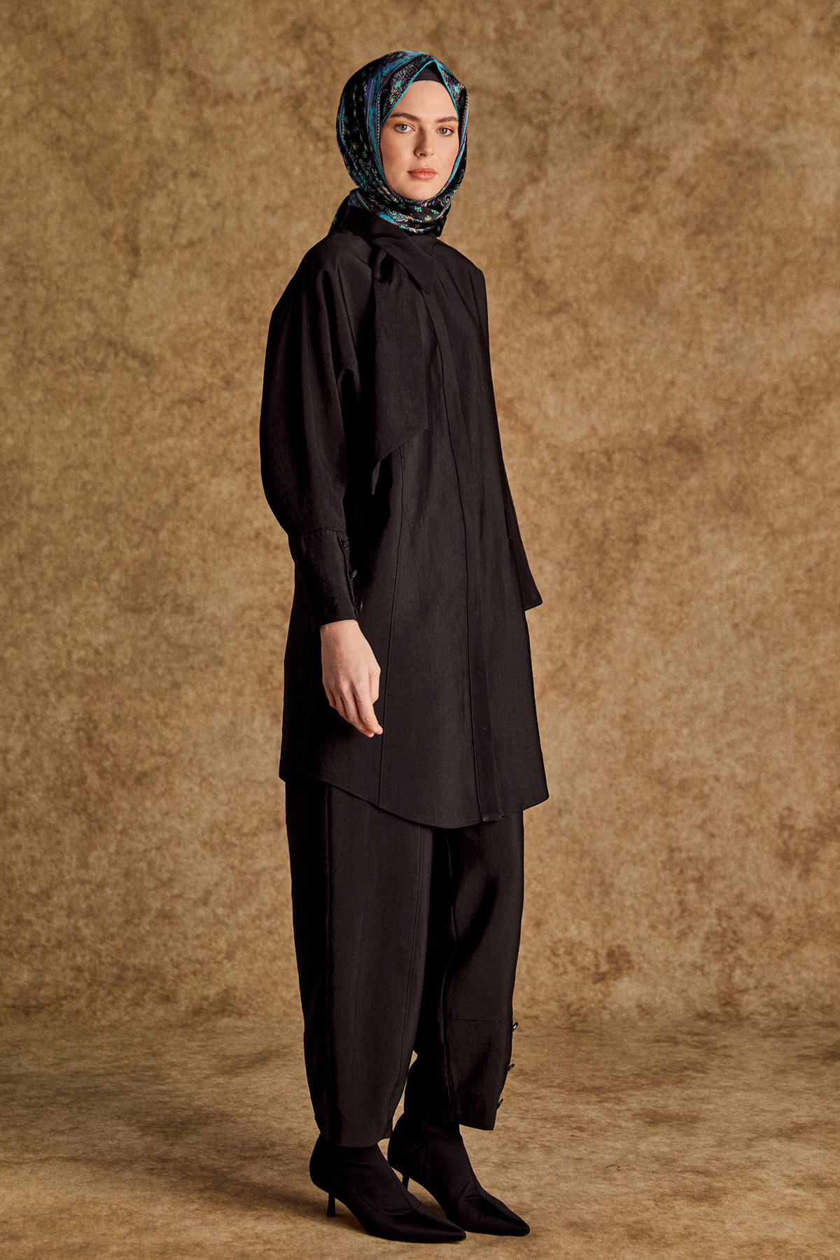 Fular Yakalı Şalvarlı İkili Takım