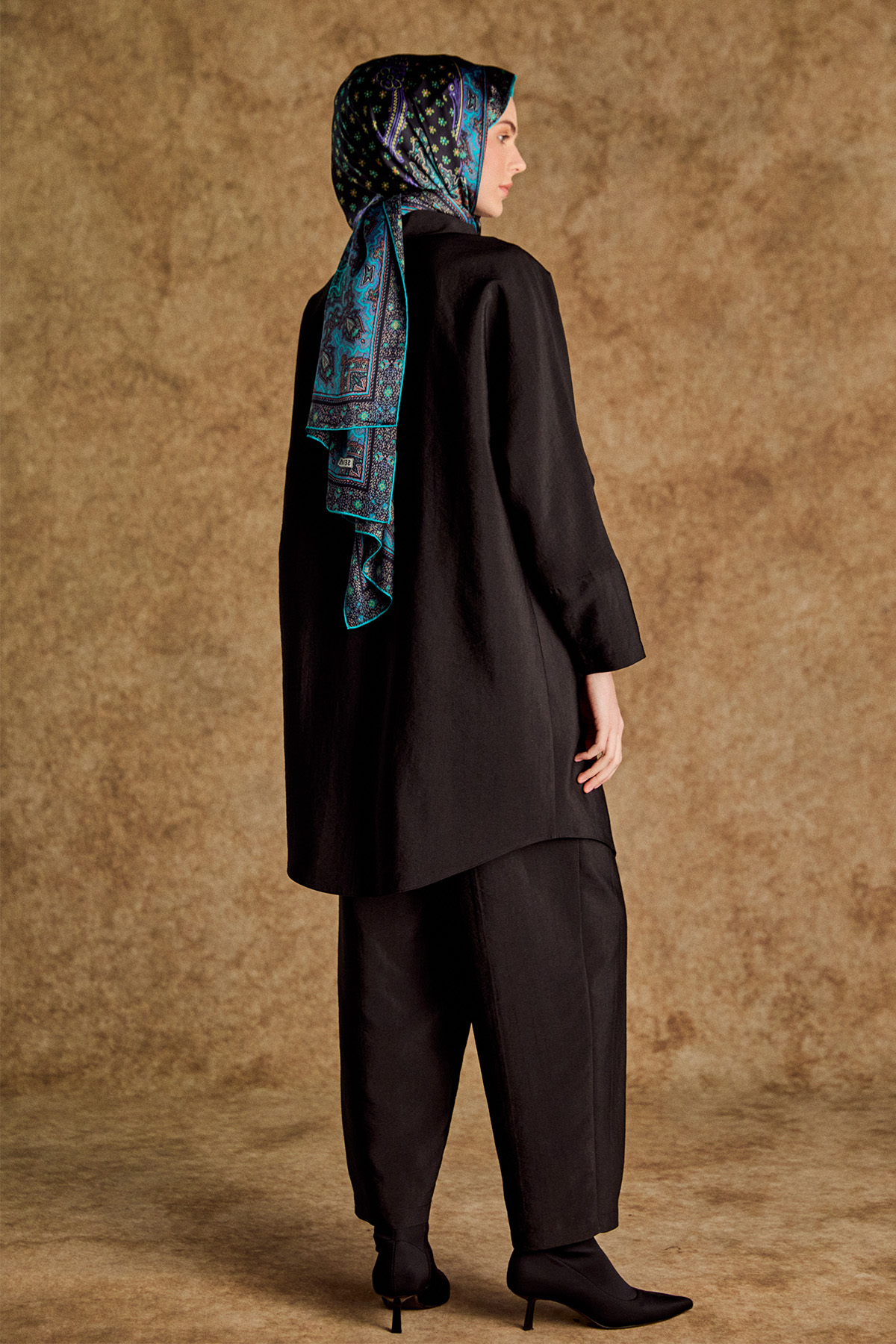 Fular Yakalı Şalvarlı İkili Takım