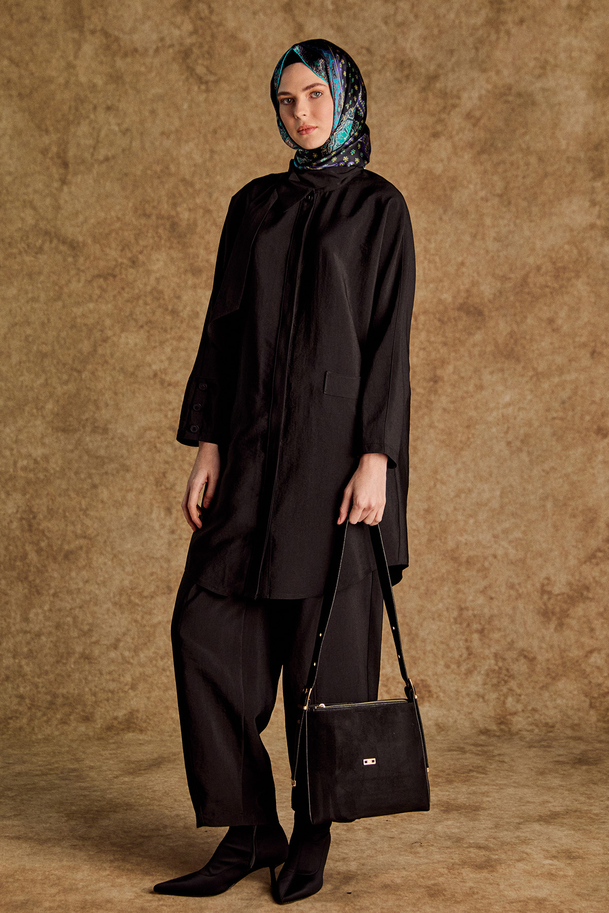 Fular Yakalı Şalvarlı İkili Takım