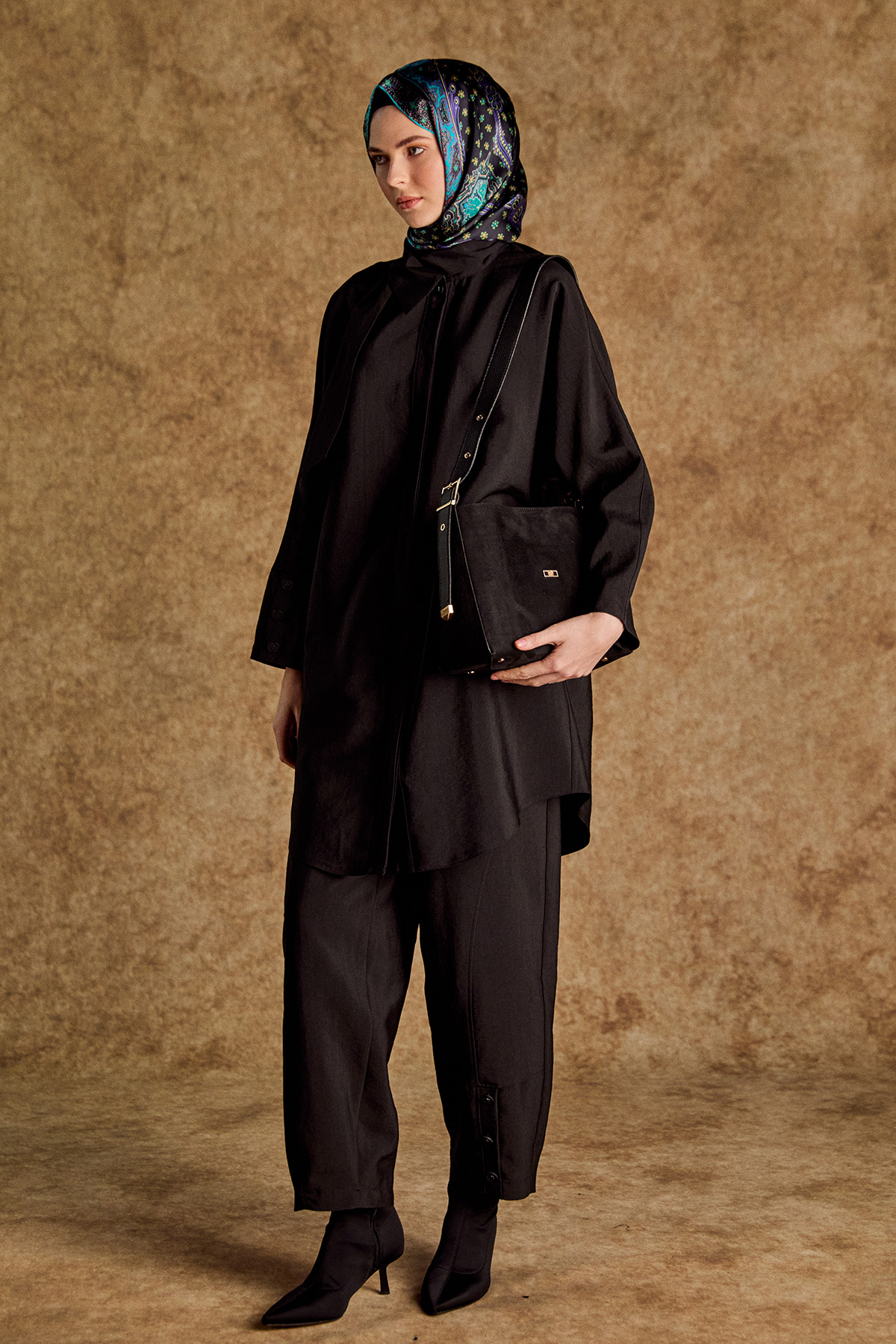 Fular Yakalı Şalvarlı İkili Takım