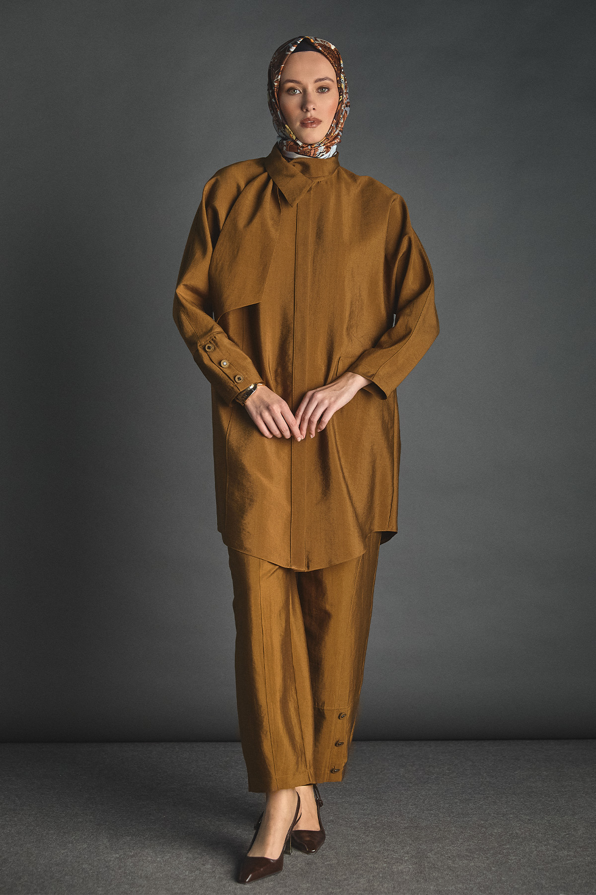 Fular Yakalı Şalvarlı İkili Takım