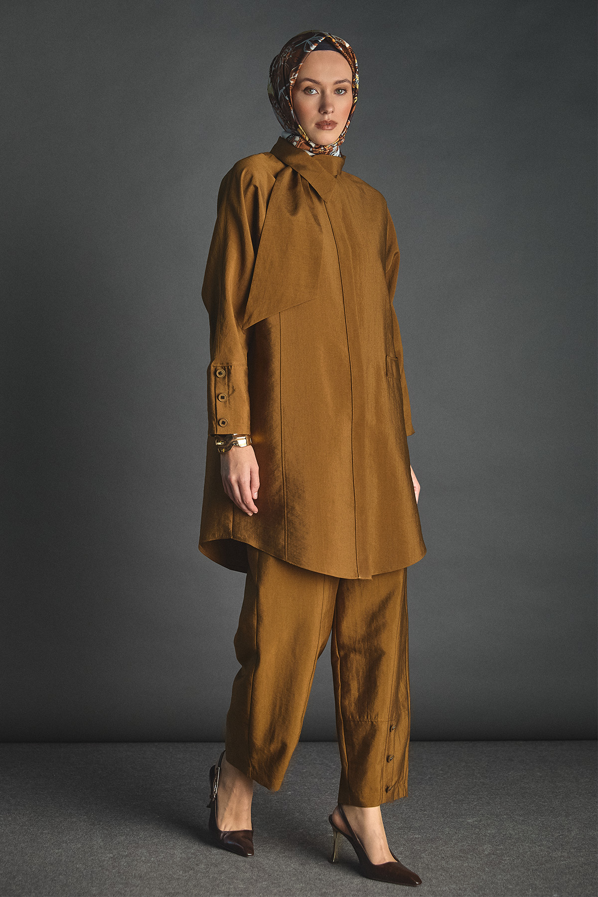 Fular Yakalı Şalvarlı İkili Takım