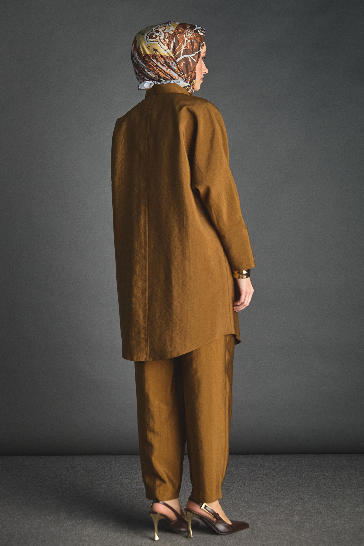 Fular Yakalı Şalvarlı İkili Takım