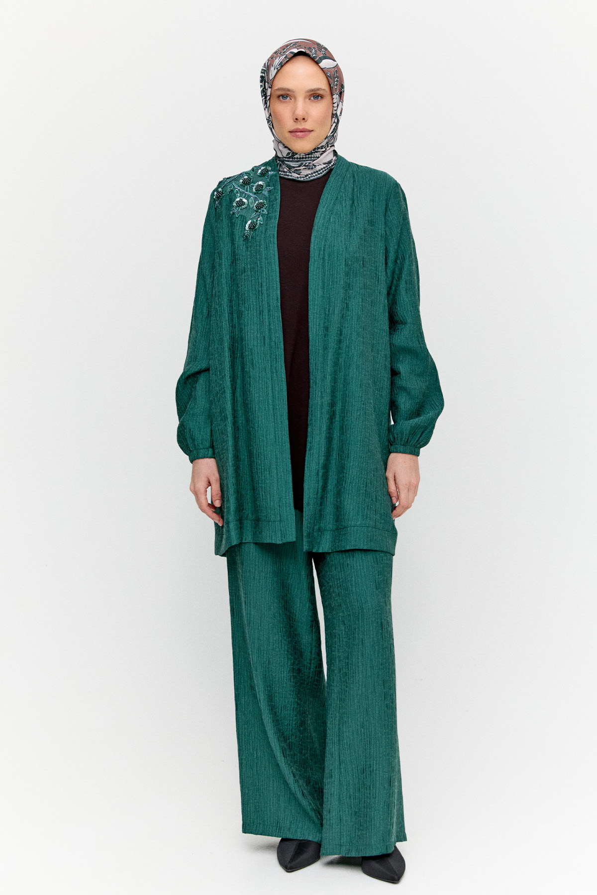 Dokulu Üçlü Takım, Tesettür Giyim