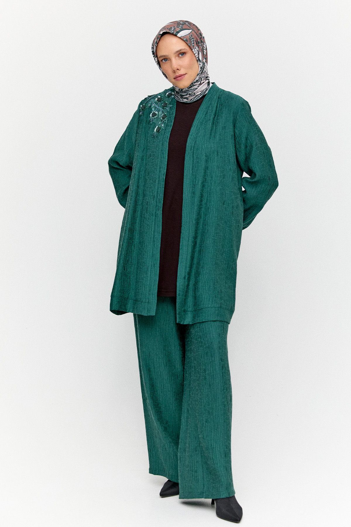 Dokulu Üçlü Takım, Tesettür Giyim