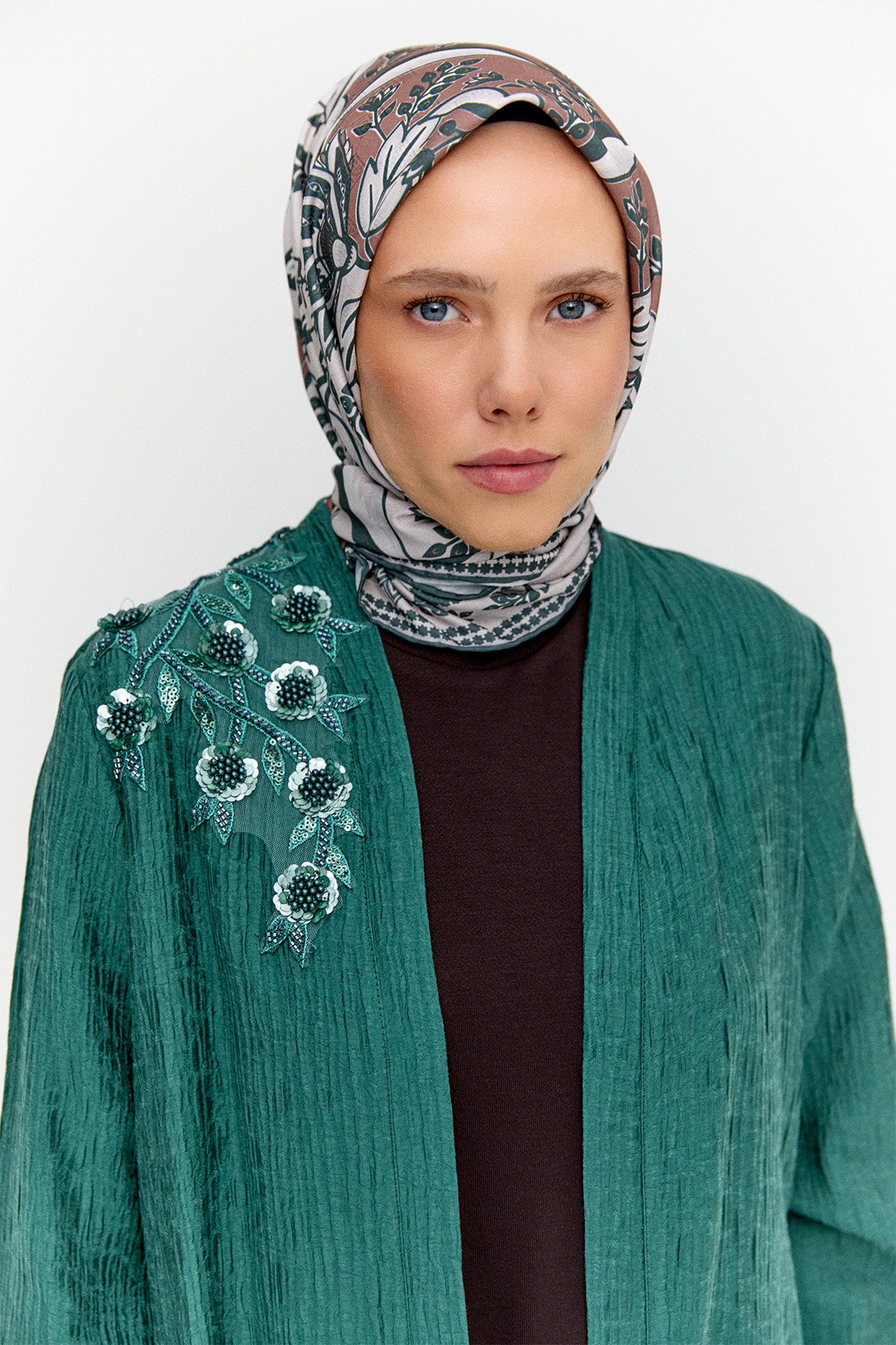 Dokulu Üçlü Takım, Tesettür Giyim