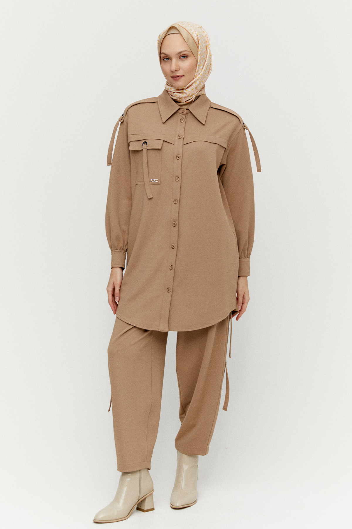 Kuşgözü Detaylı Gömlek Yaka İkili Takım