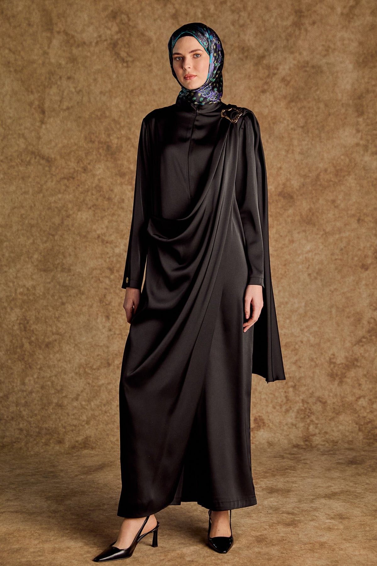 Pelerin Detaylı Toka Fularlı Tulum, Tesettür Giyim