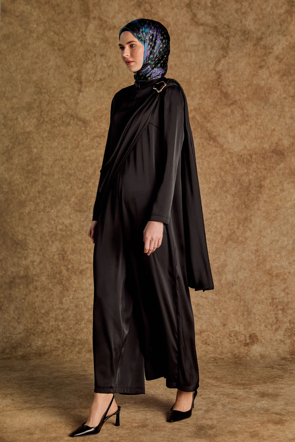 Pelerin Detaylı Toka Fularlı Tulum, Tesettür Giyim