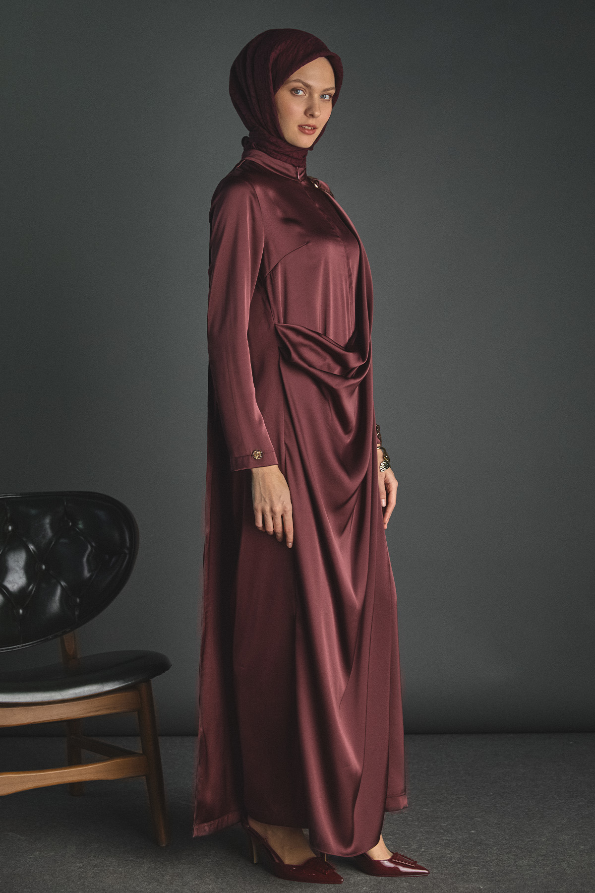 Pelerin Detaylı Toka Fularlı Tulum