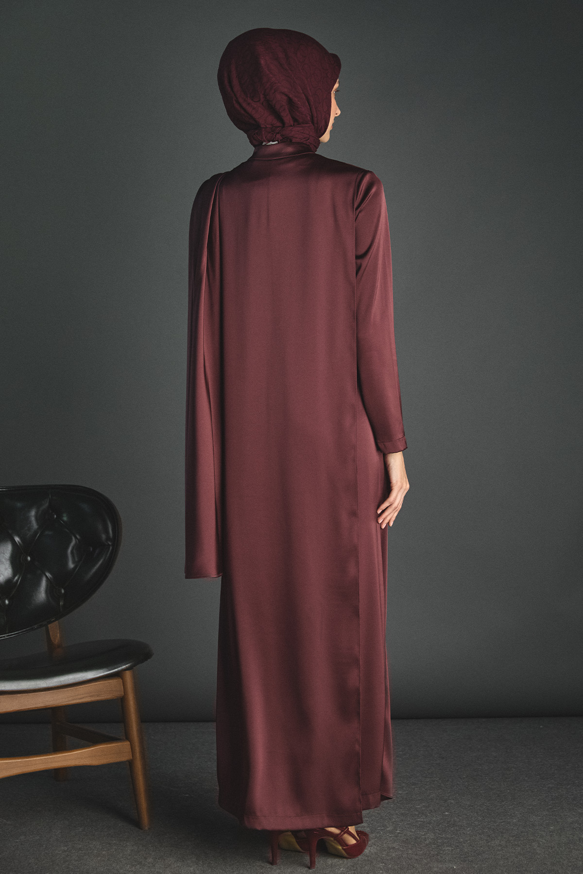 Pelerin Detaylı Toka Fularlı Tulum