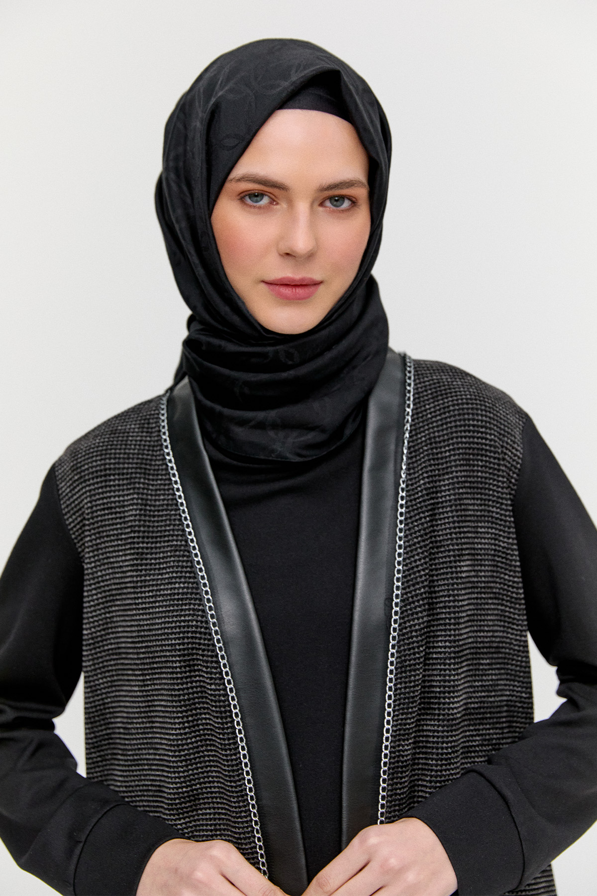 Zincir Detaylı Şal Yakalı Dokulu Twinset, Tesettür Giyim