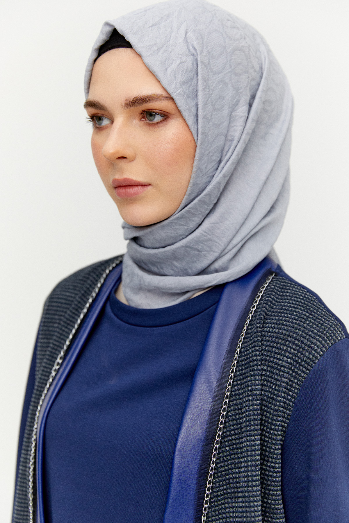 Zincir Detaylı Şal Yakalı Dokulu Twinset