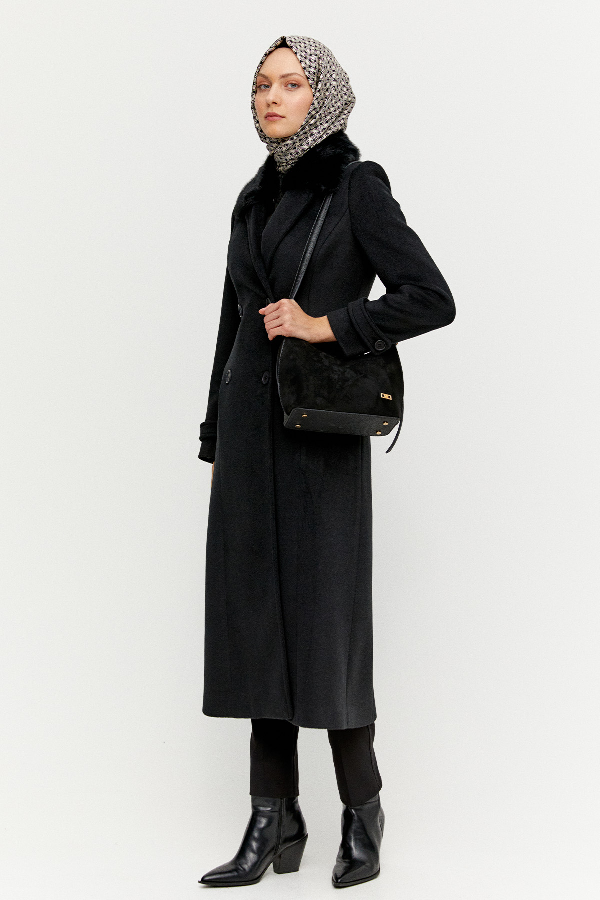 Yüksek Yakalı Uzun Triko Tunik