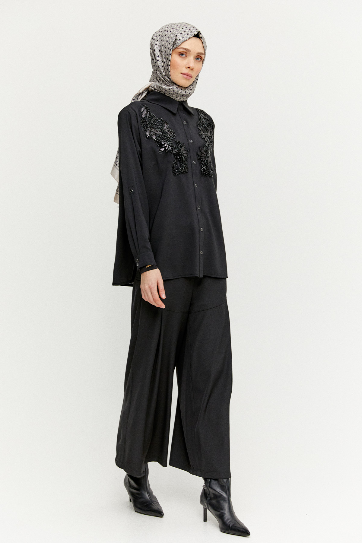 Boncuk Aplikeli Şifon Tunik