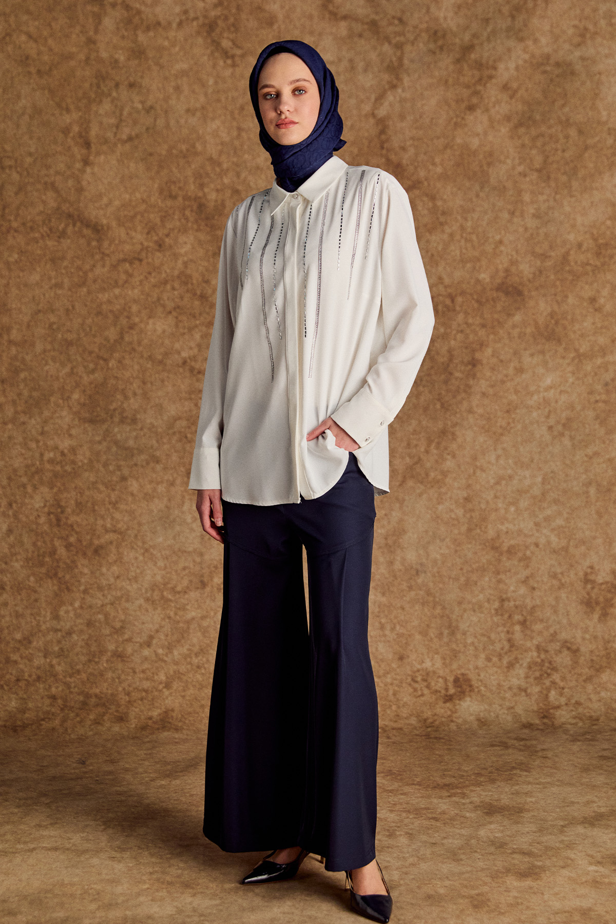 Taş Detaylı Gömlek Yakalı Tunik