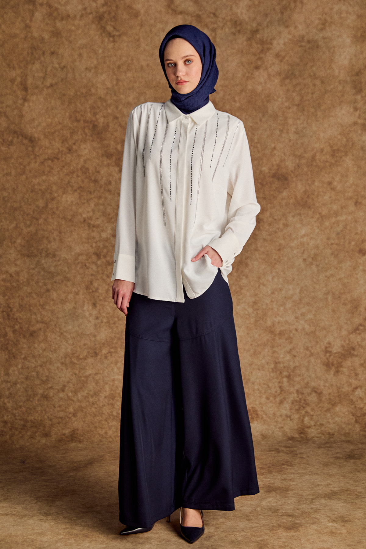 Taş Detaylı Gömlek Yakalı Tunik