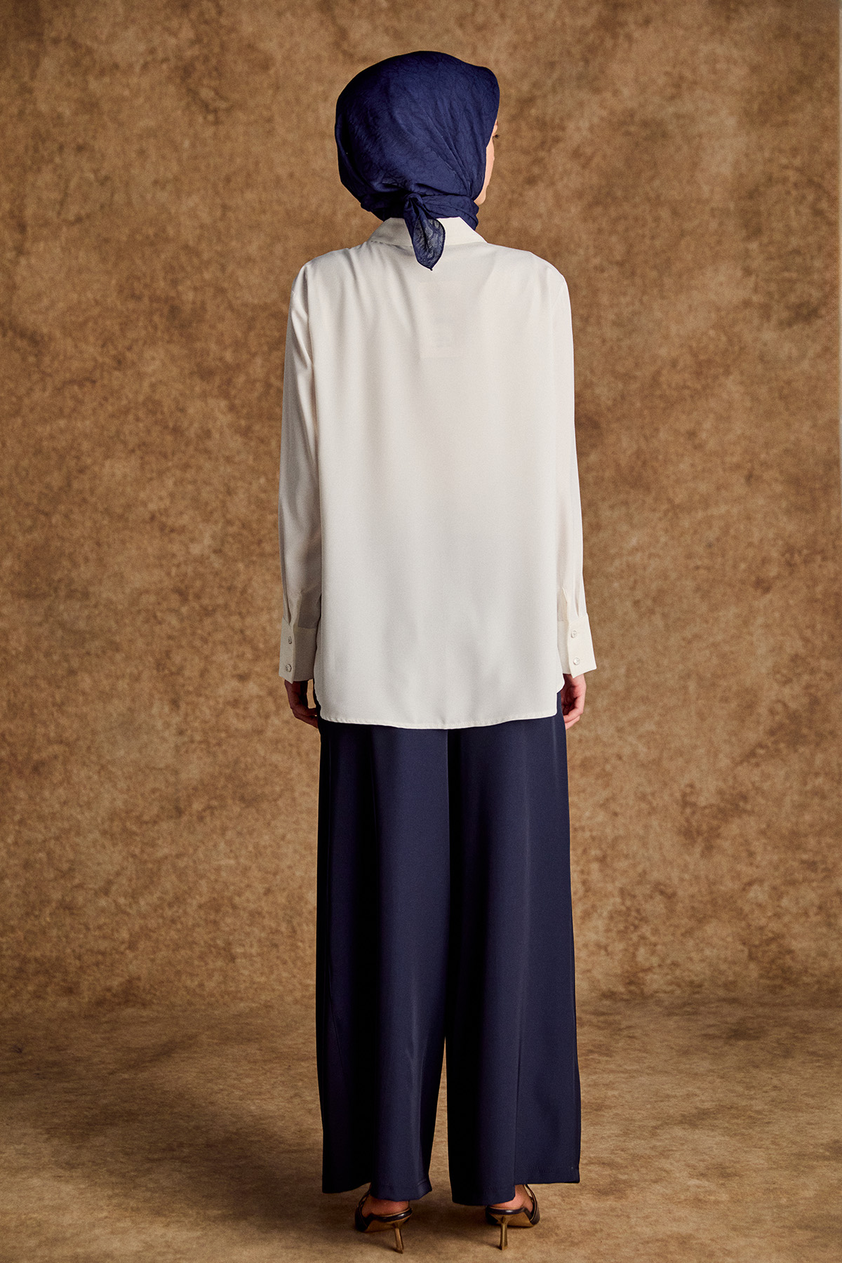 Taş Detaylı Gömlek Yakalı Tunik