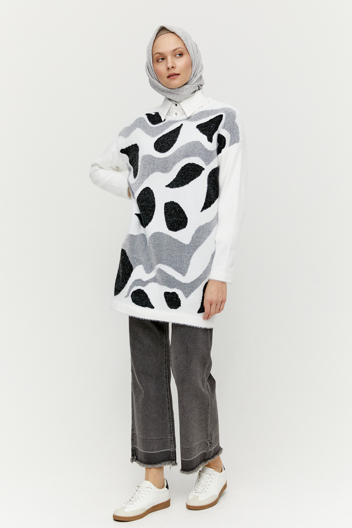 Desenli Yuvarlak Yakalı Triko Tunik