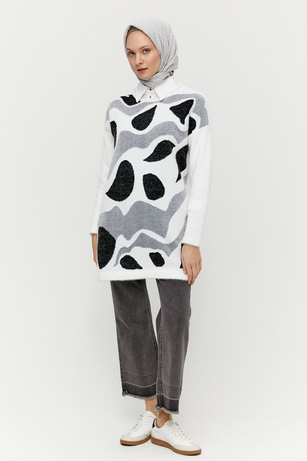 Desenli Yuvarlak Yakalı Triko Tunik