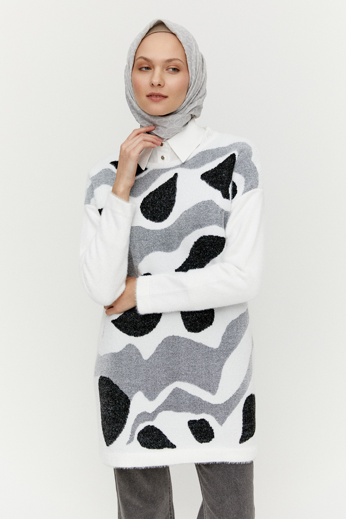 Desenli Yuvarlak Yakalı Triko Tunik