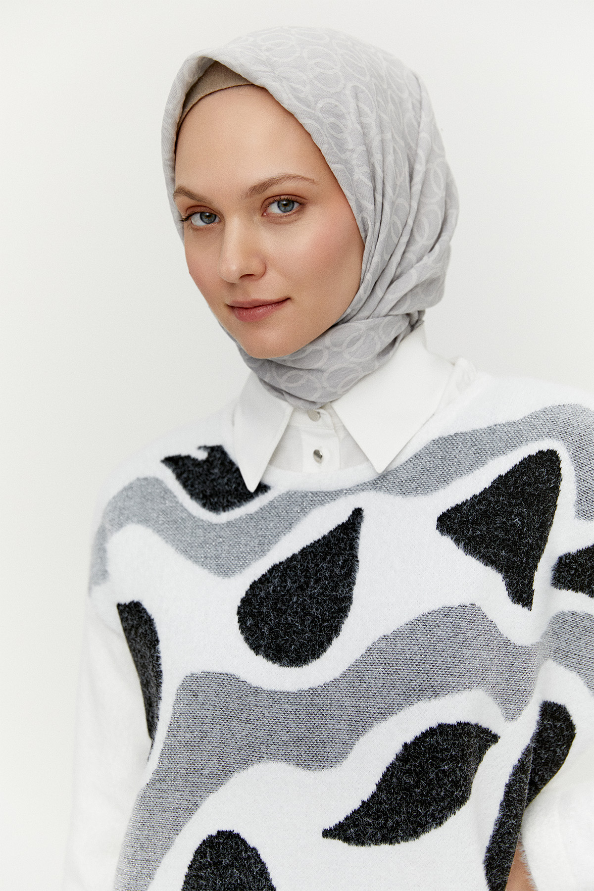 Desenli Yuvarlak Yakalı Triko Tunik