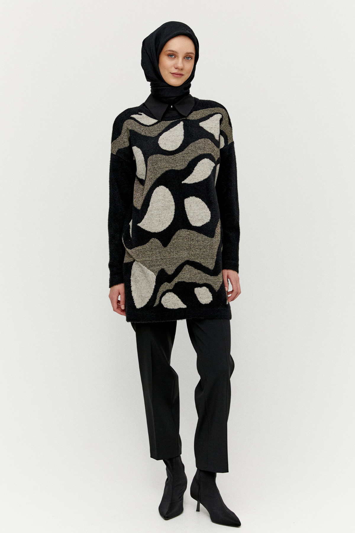 Desenli Yuvarlak Yakalı Triko Tunik