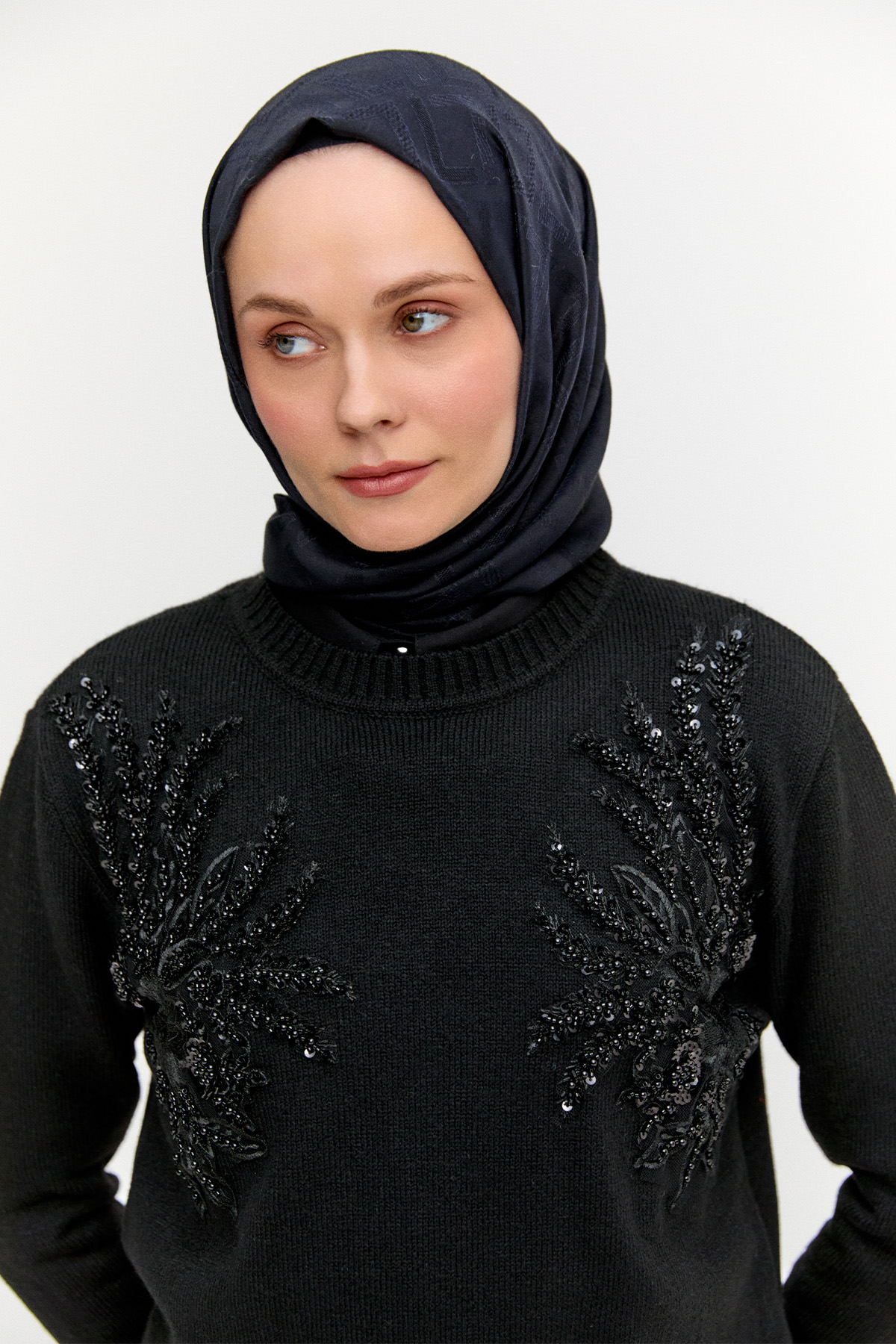 Payet İşlemeli Çiçek Nakışlı Triko Tunik, Tesettür Giyim