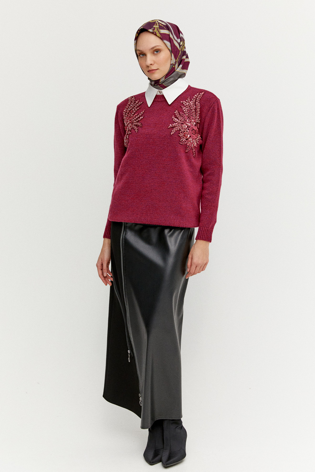 Payet İşlemeli Çiçek Nakışlı Triko Tunik