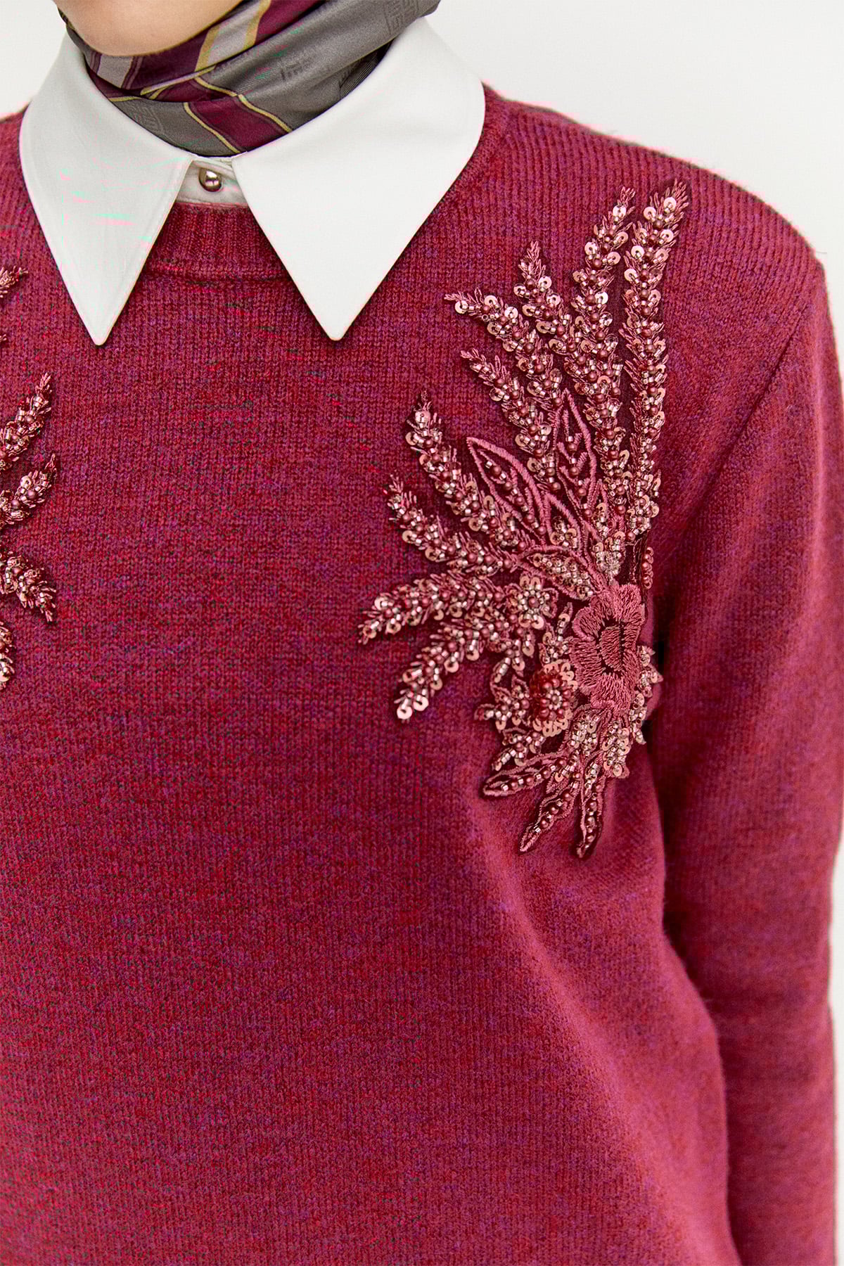 Payet İşlemeli Çiçek Nakışlı Triko Tunik