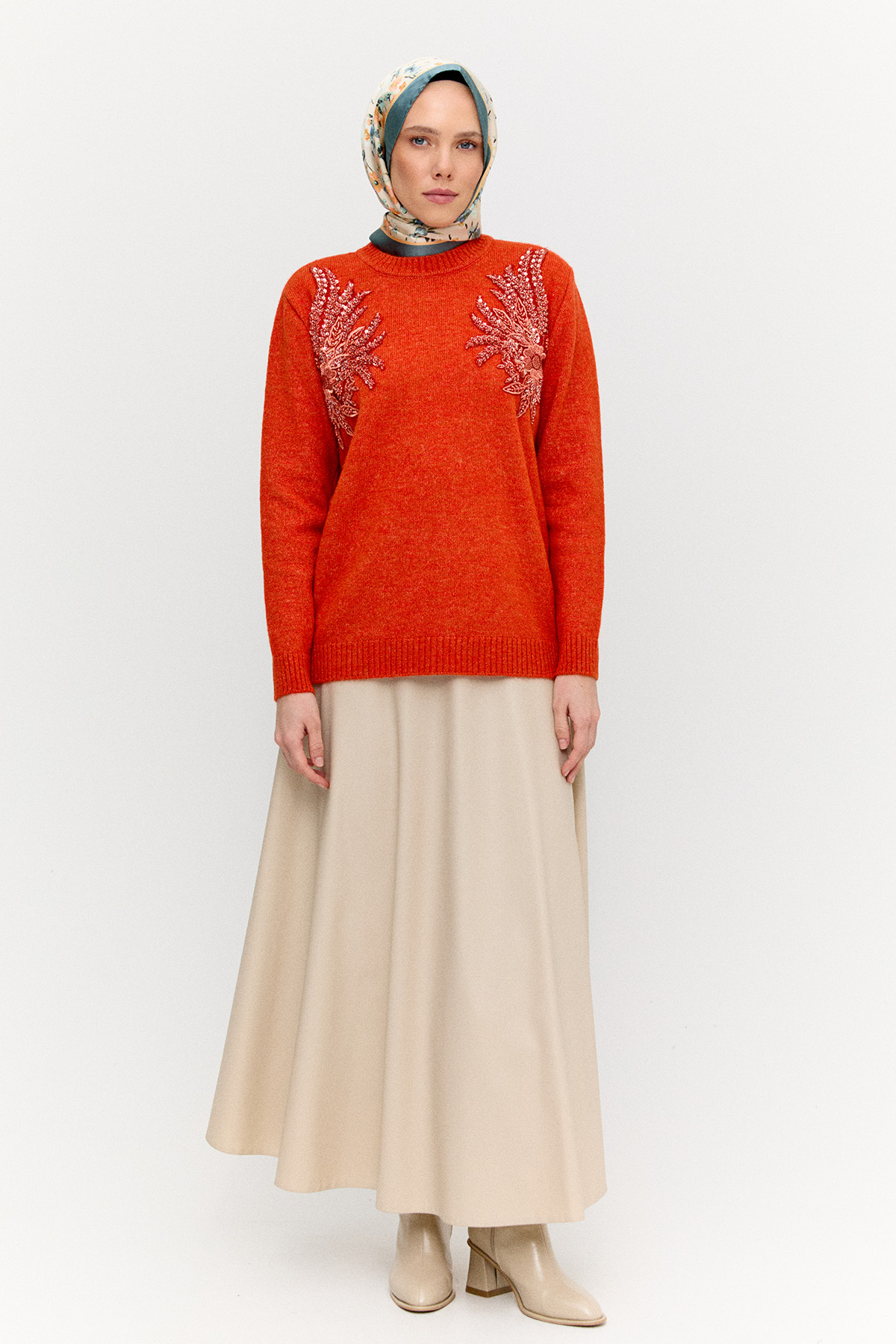 Payet İşlemeli Çiçek Nakışlı Triko Tunik, Tesettür Giyim