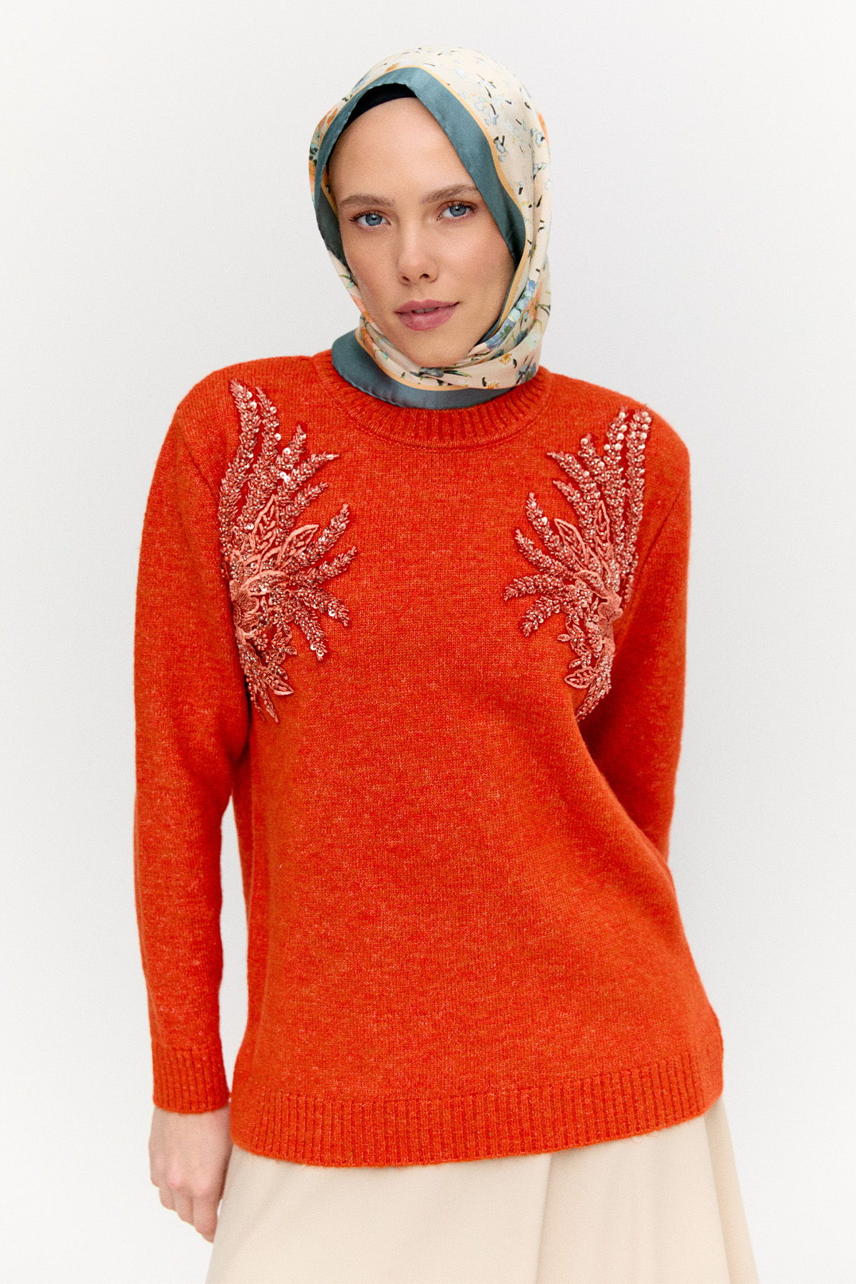 Payet İşlemeli Çiçek Nakışlı Triko Tunik, Tesettür Giyim