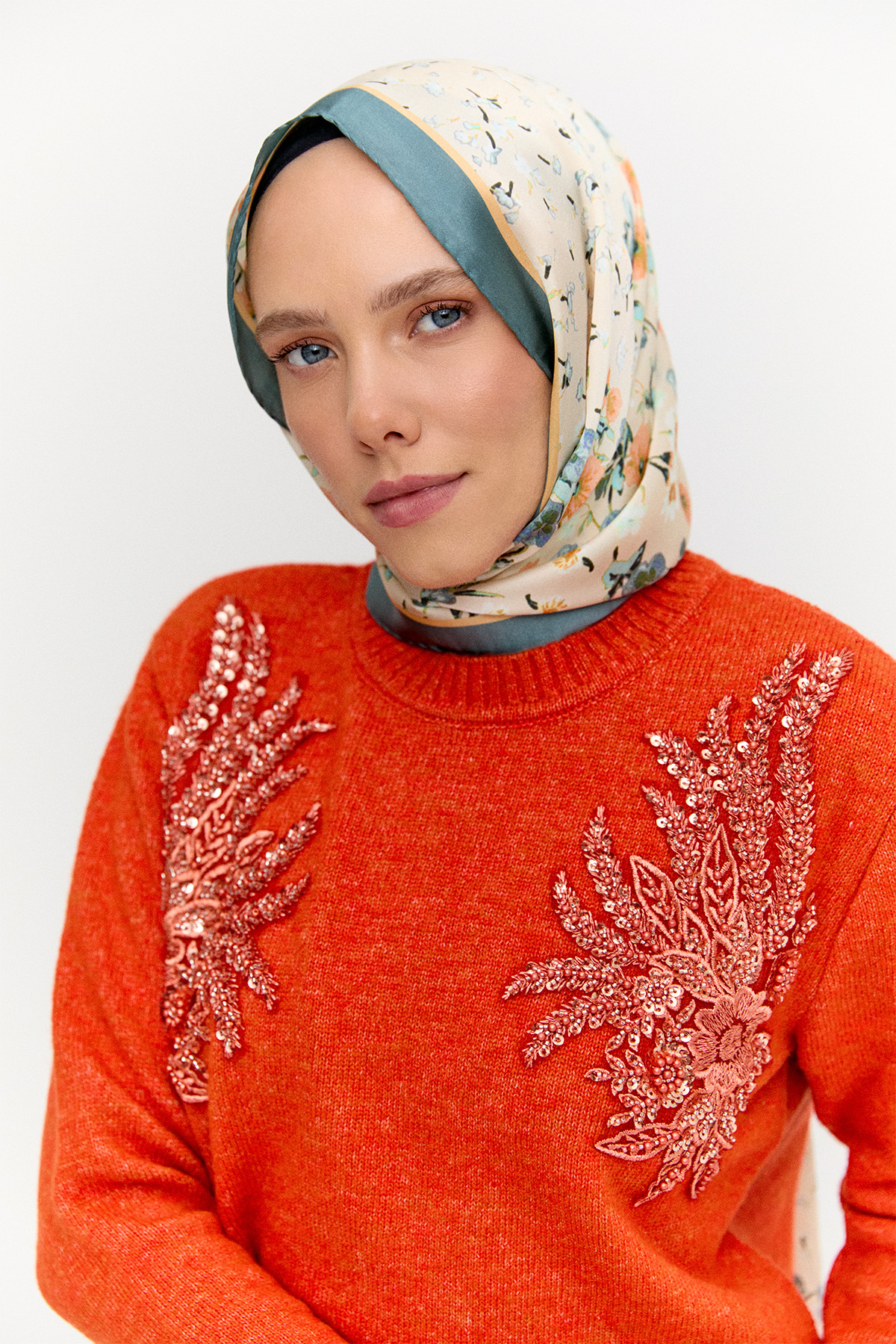 Payet İşlemeli Çiçek Nakışlı Triko Tunik, Tesettür Giyim