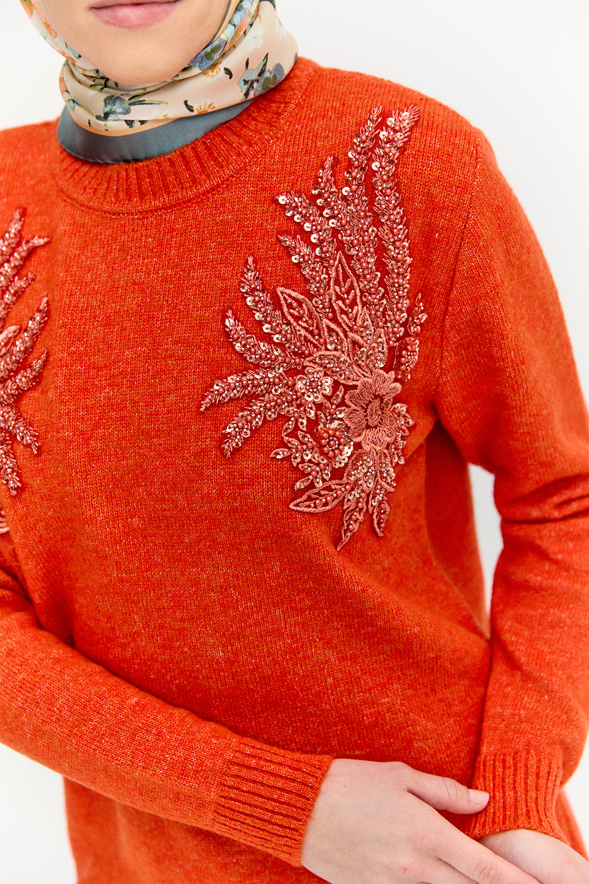 Payet İşlemeli Çiçek Nakışlı Triko Tunik, Tesettür Giyim