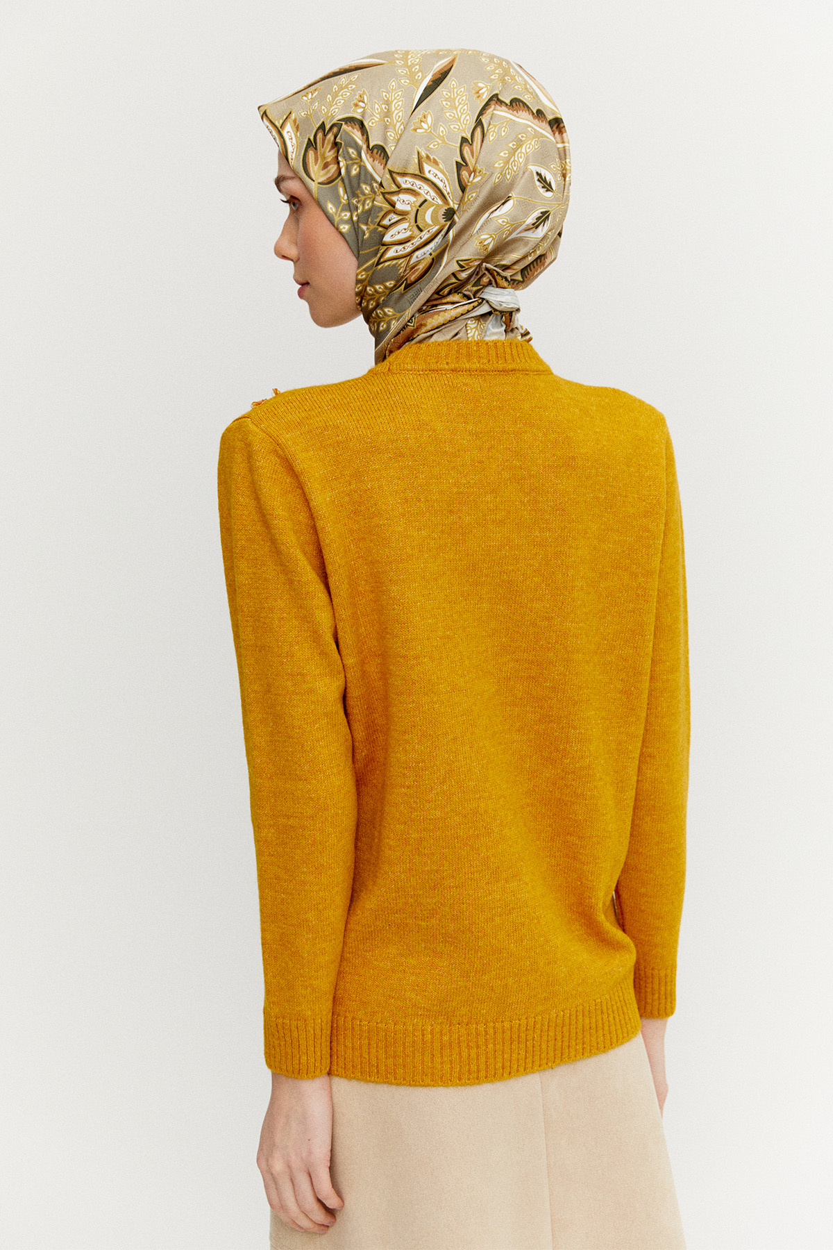 Payet İşlemeli Çiçek Nakışlı Triko Tunik