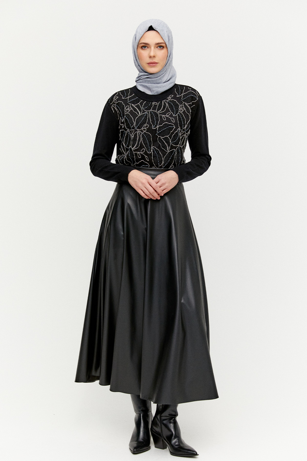 İnci ve Taş Detaylı Yaprak Desenli Triko