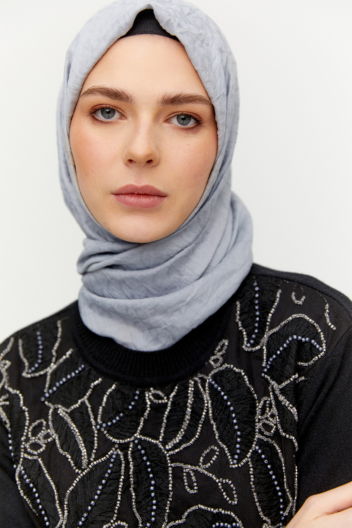 İnci ve Taş Detaylı Yaprak Desenli Triko