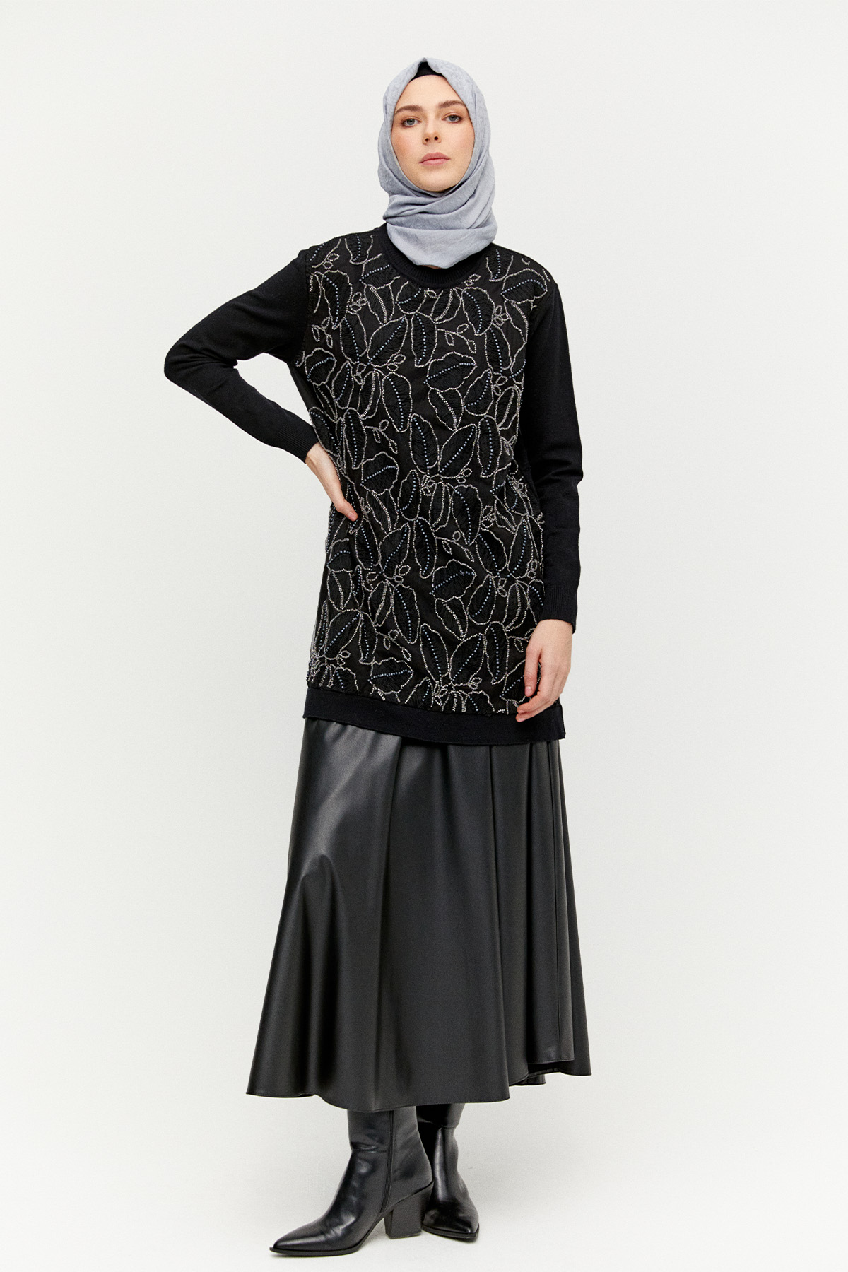 İnci ve Taş Detaylı Yaprak Desenli Triko