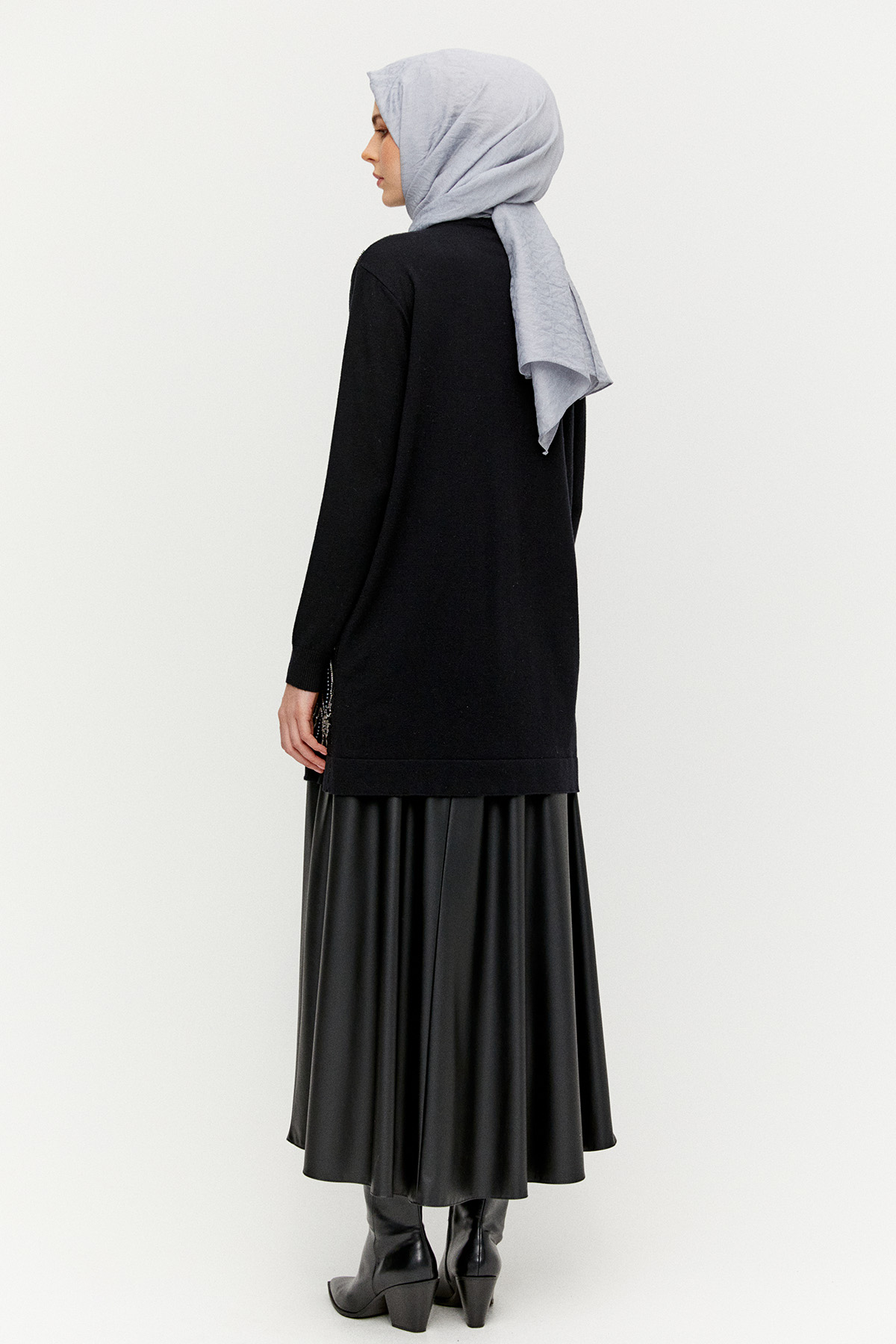 İnci ve Taş Detaylı Yaprak Desenli Triko