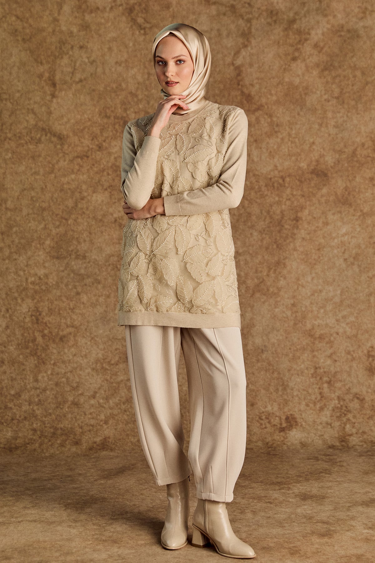 İnci ve Taş Detaylı Yaprak Desenli Triko Tunik