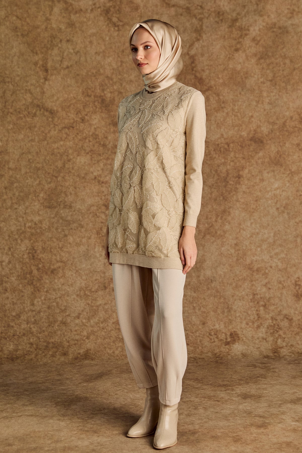 İnci ve Taş Detaylı Yaprak Desenli Triko Tunik