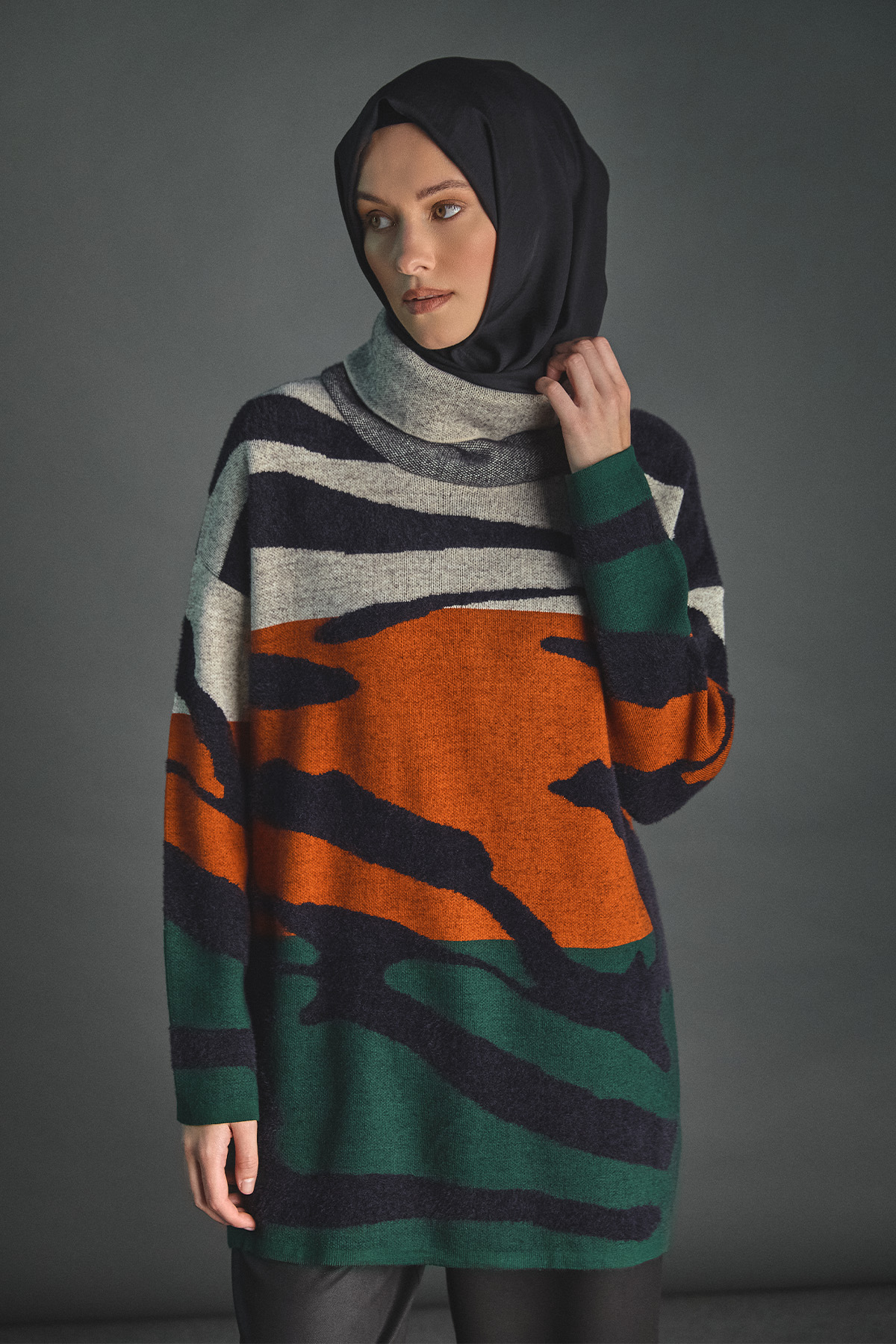 Desenli Çok Renkli Boğazlı Triko Tunik