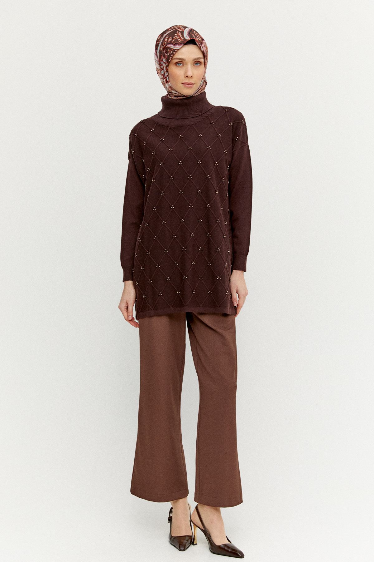 İnci Detaylı Boğazlı Triko Tunik