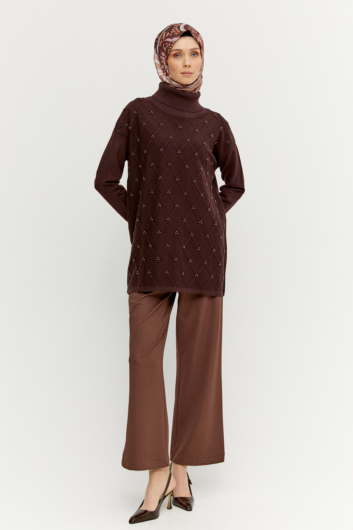 İnci Detaylı Boğazlı Triko Tunik