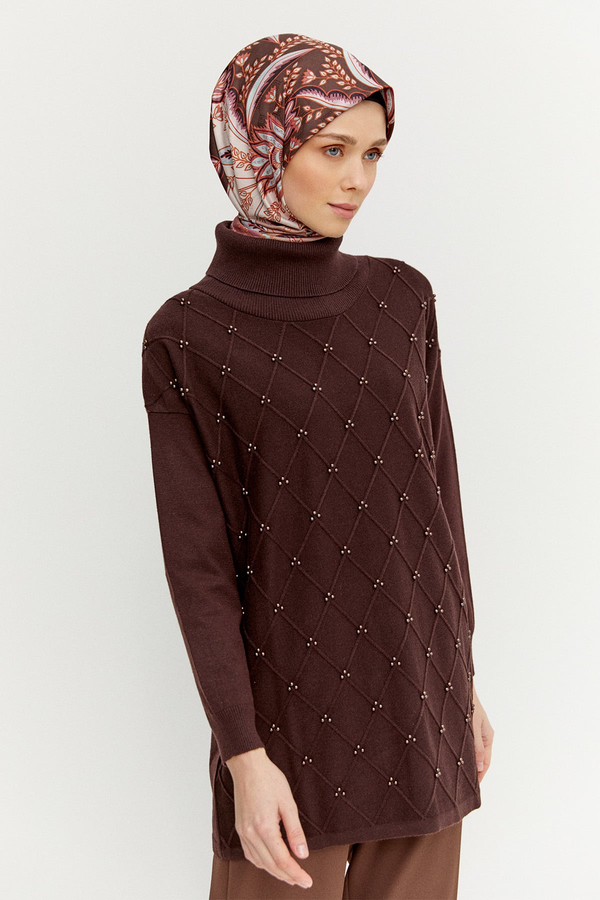 İnci Detaylı Boğazlı Triko Tunik