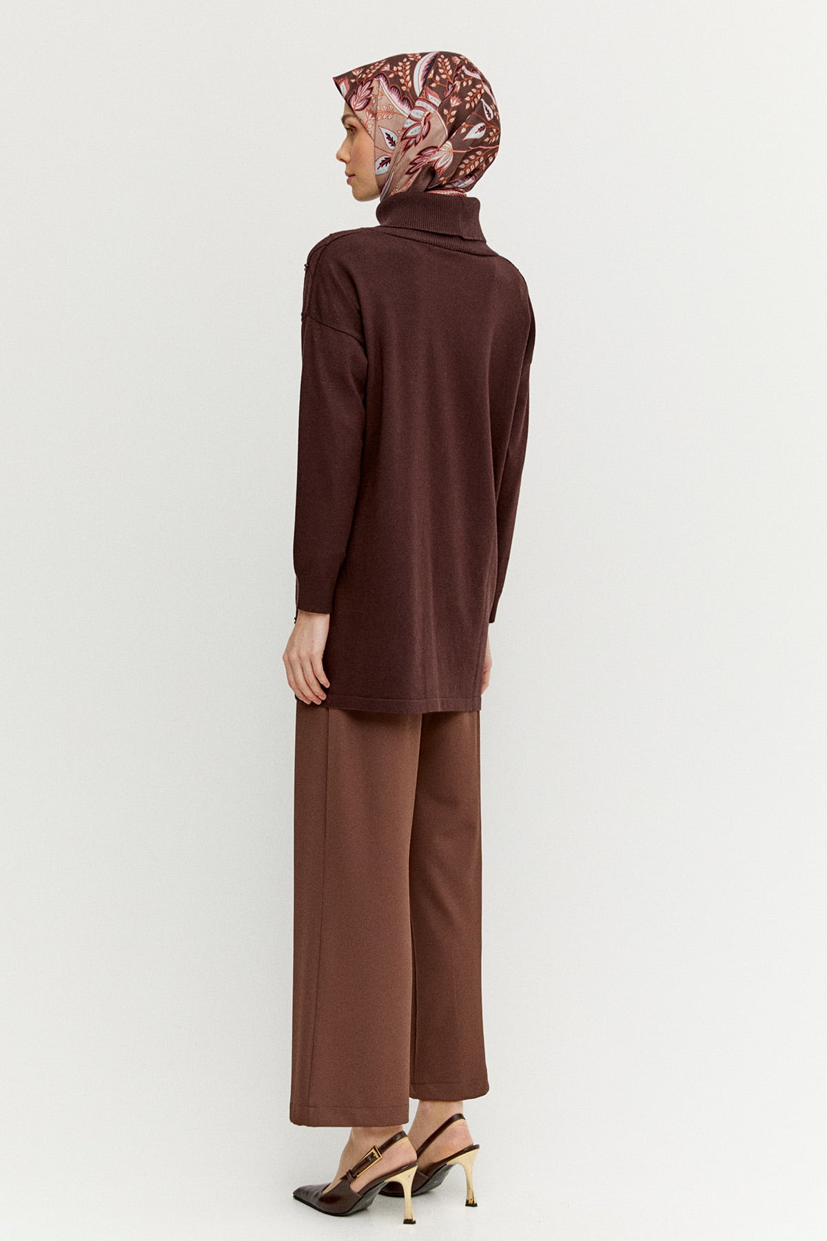 İnci Detaylı Boğazlı Triko Tunik