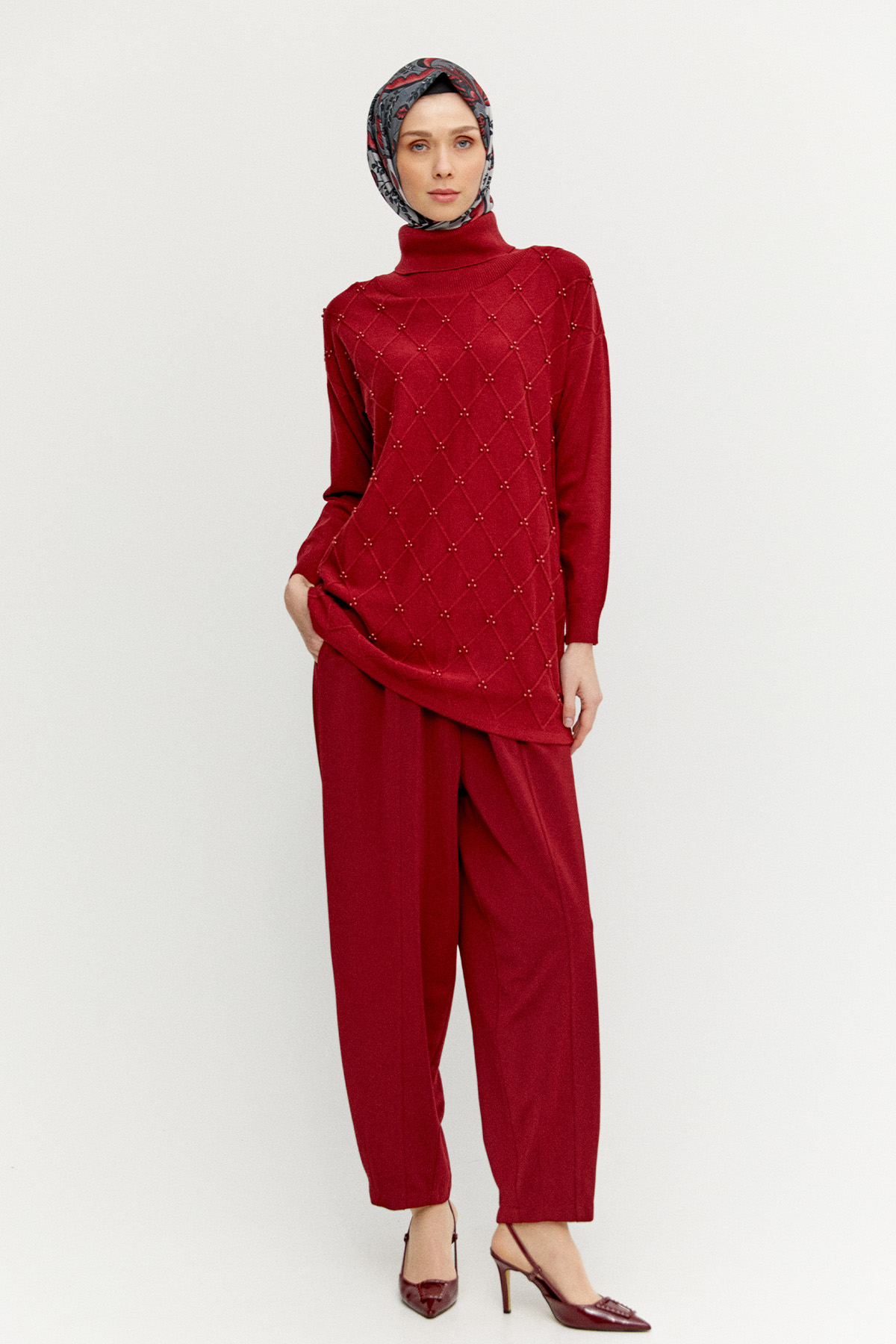 İnci Detaylı Boğazlı Triko Tunik