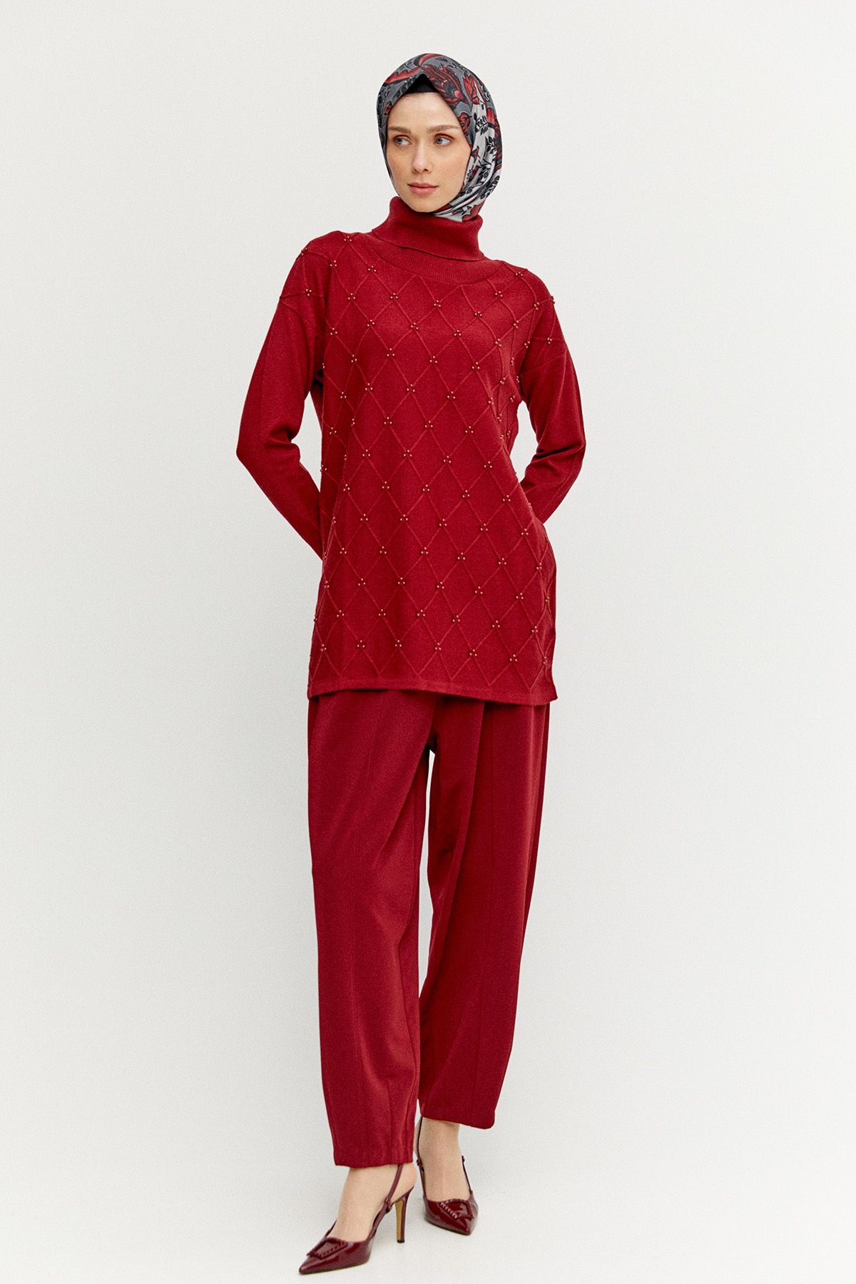 İnci Detaylı Boğazlı Triko Tunik